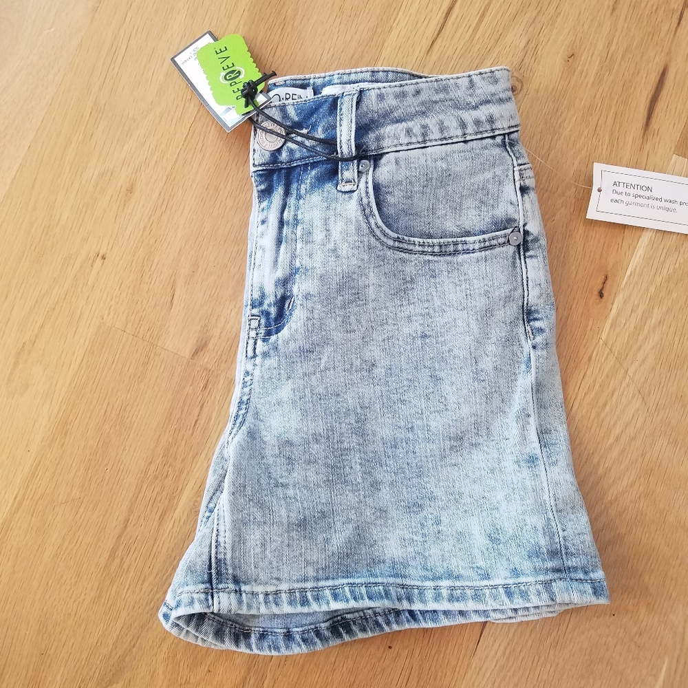 BWT Indigo Rein High Rise Jean Shorts - Picture 4 of 4